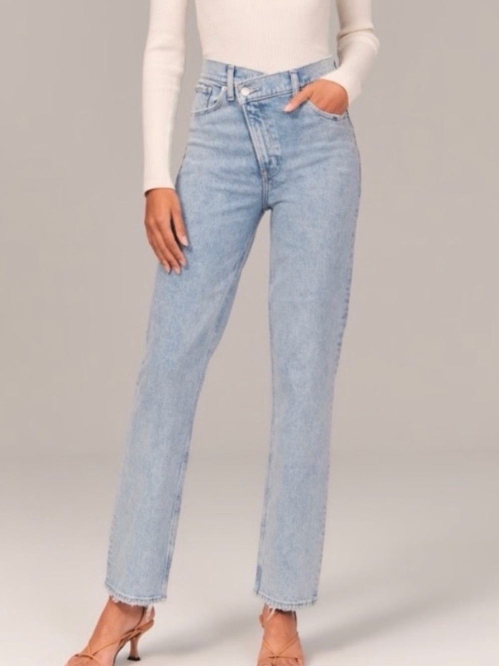 Abercrombie and Fitch The 90s Straight Ultra High Rise Jeans Women’s 28/6